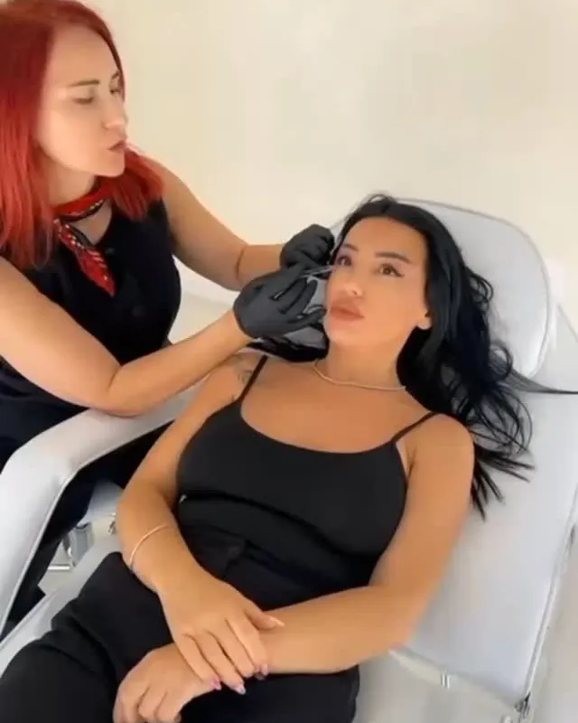 Dr. Besa gjatë një trajtimi